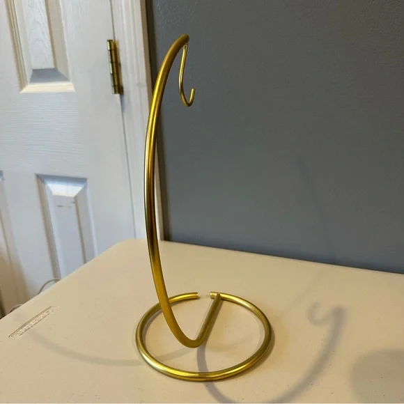 Spectrum Euro Gold Tabletop Banana Holder - Picture 8 of 9